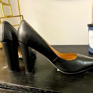 Tony Bianco size 9 1/2 Black Pumps